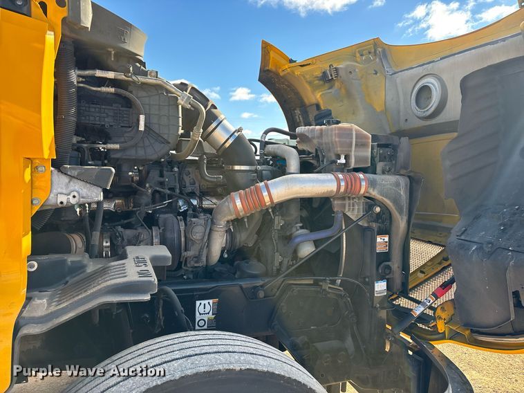 image for item ER4723 2021 Kenworth T680 semi truck