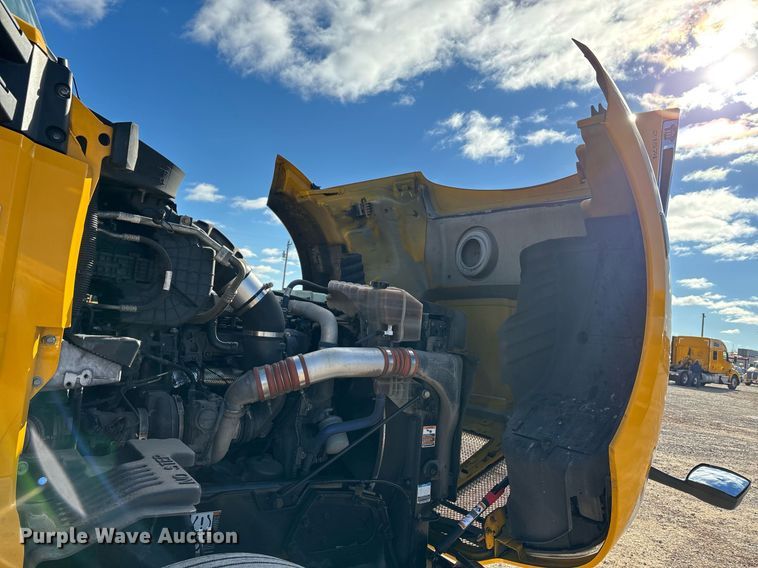 image for item ER4723 2021 Kenworth T680 semi truck