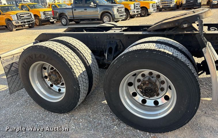 image for item ER4723 2021 Kenworth T680 semi truck