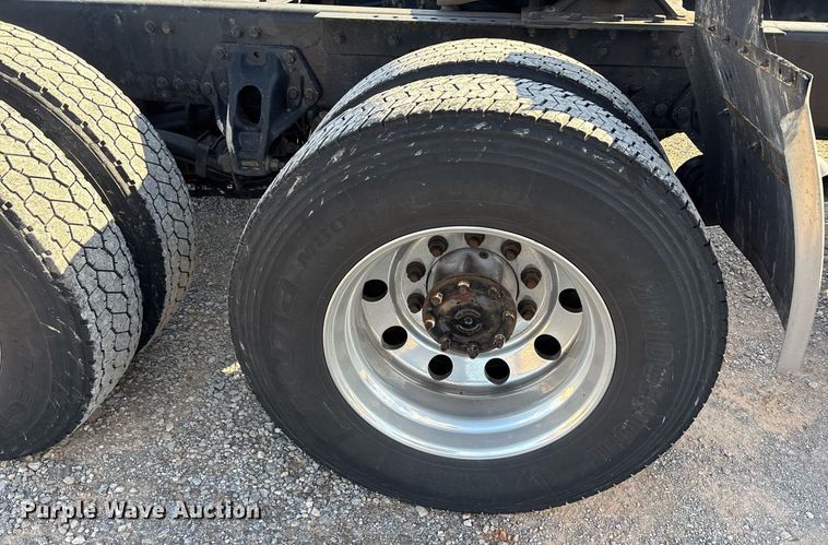 image for item ER4723 2021 Kenworth T680 semi truck