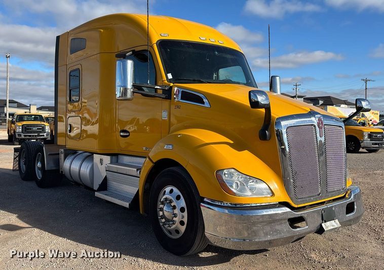 image for item ER4724 2020 Kenworth T680 semi truck