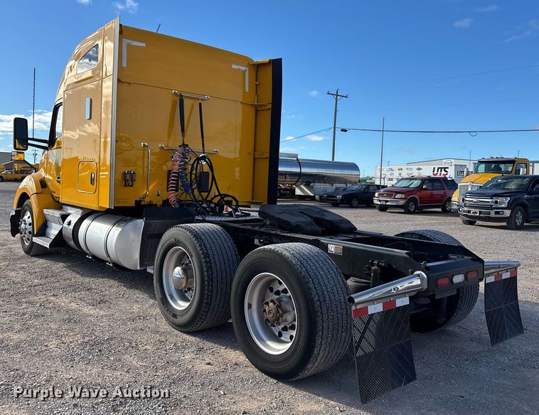 image for item ER4724 2020 Kenworth T680 semi truck
