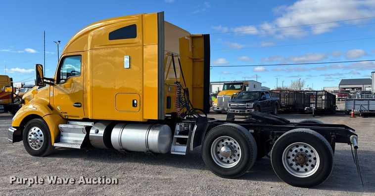 image for item ER4724 2020 Kenworth T680 semi truck