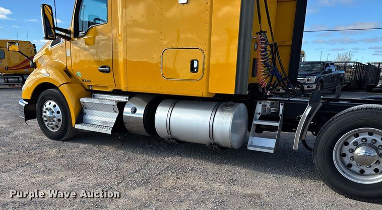 image for item ER4724 2020 Kenworth T680 semi truck