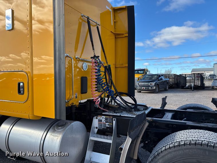 image for item ER4724 2020 Kenworth T680 semi truck