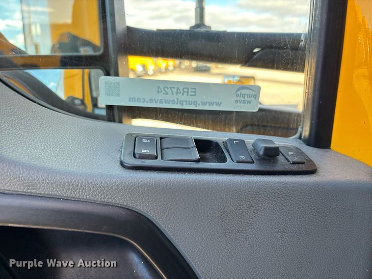 image for item ER4724 2020 Kenworth T680 semi truck