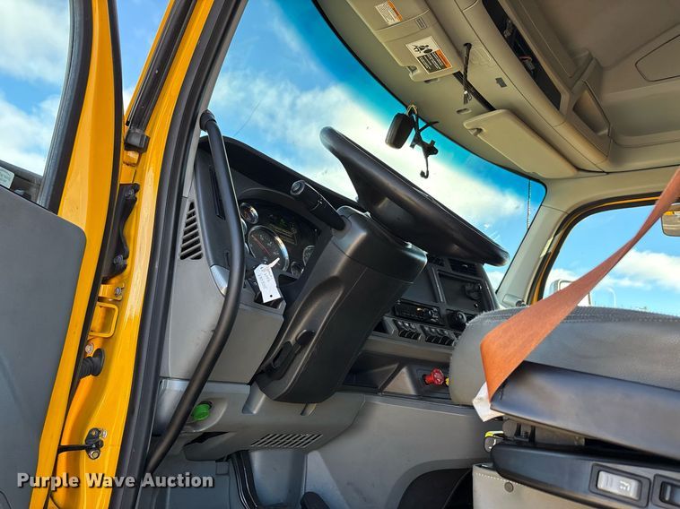 image for item ER4724 2020 Kenworth T680 semi truck