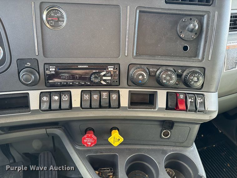image for item ER4724 2020 Kenworth T680 semi truck