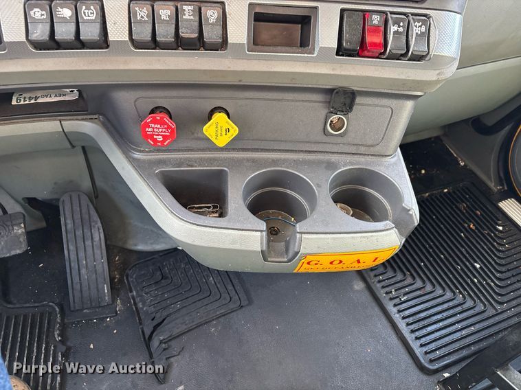 image for item ER4724 2020 Kenworth T680 semi truck