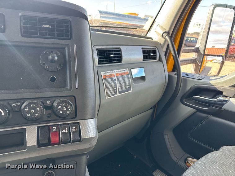 image for item ER4724 2020 Kenworth T680 semi truck