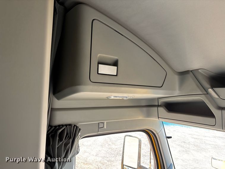 image for item ER4724 2020 Kenworth T680 semi truck