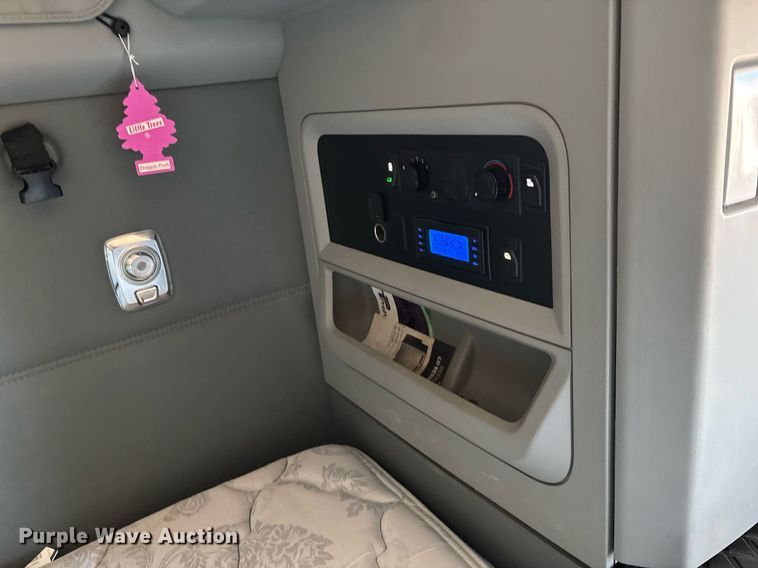 image for item ER4724 2020 Kenworth T680 semi truck