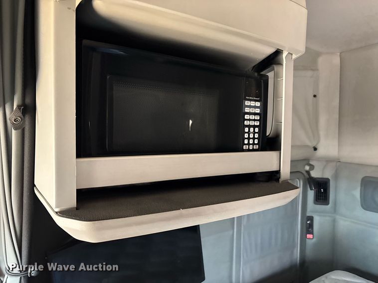 image for item ER4724 2020 Kenworth T680 semi truck