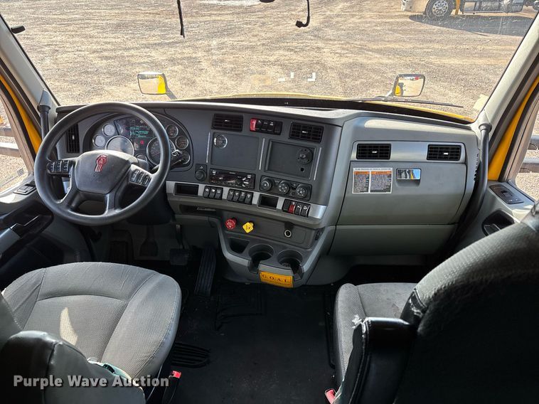 image for item ER4724 2020 Kenworth T680 semi truck