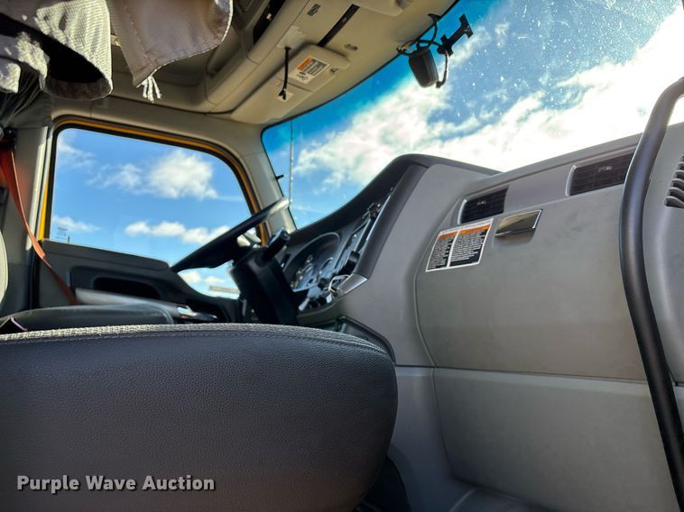 image for item ER4724 2020 Kenworth T680 semi truck