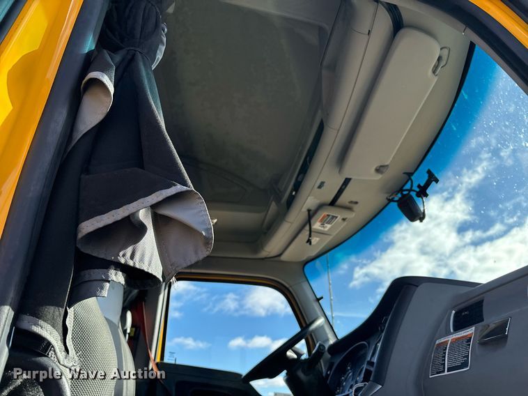 image for item ER4724 2020 Kenworth T680 semi truck