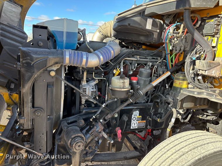 image for item ER4724 2020 Kenworth T680 semi truck