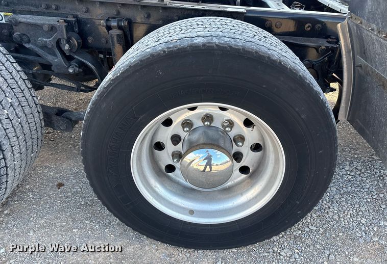 image for item ER4724 2020 Kenworth T680 semi truck