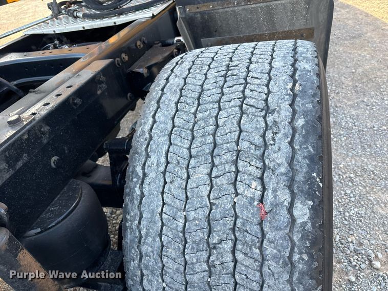 image for item ER4724 2020 Kenworth T680 semi truck