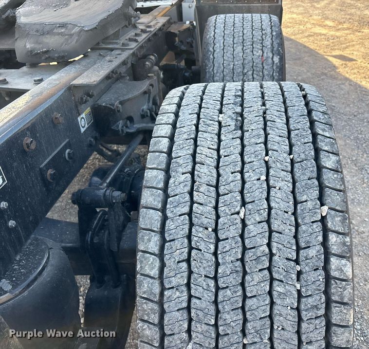 image for item ER4724 2020 Kenworth T680 semi truck