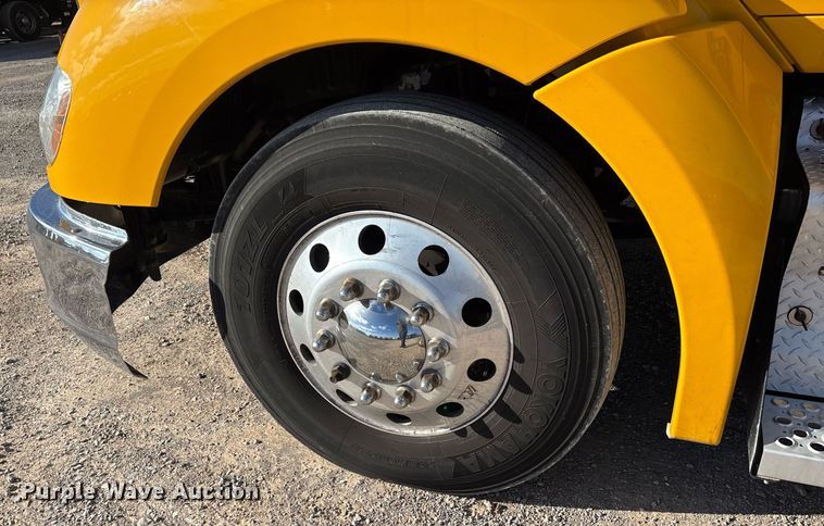 image for item ER4724 2020 Kenworth T680 semi truck