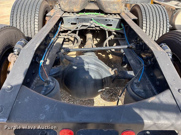 image for item ER4730 2020 Freightliner Cascadia 126 semi truck