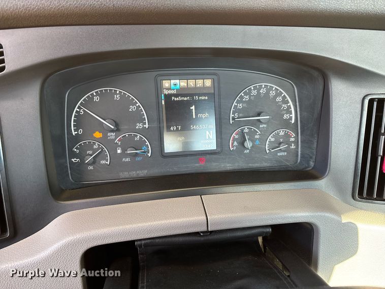 image for item ER4730 2020 Freightliner Cascadia 126 semi truck