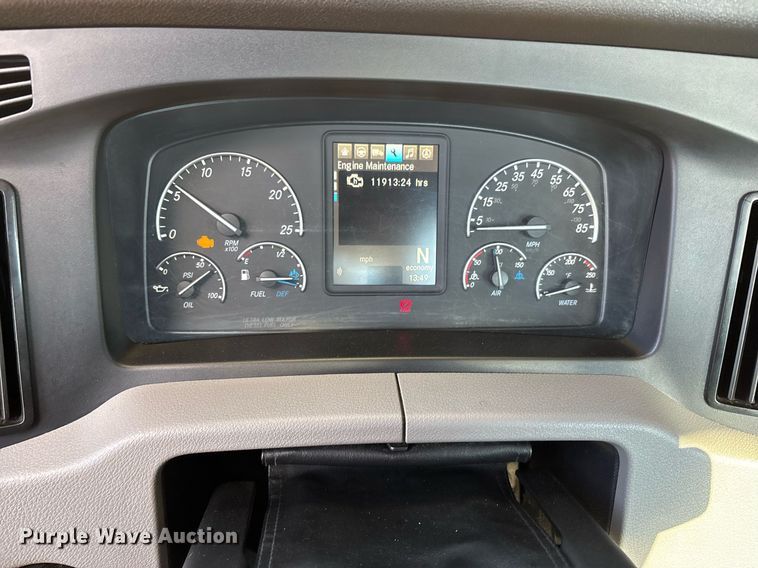 image for item ER4730 2020 Freightliner Cascadia 126 semi truck