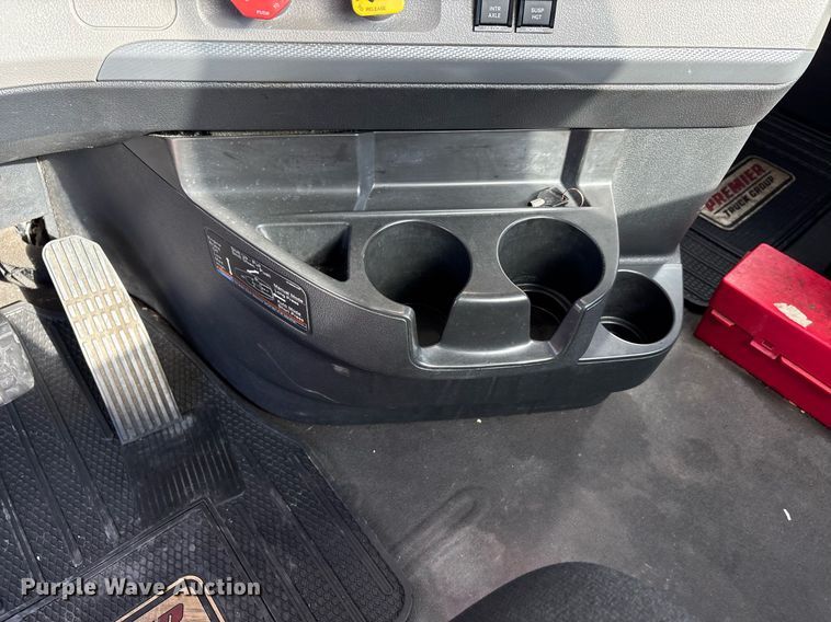 image for item ER4730 2020 Freightliner Cascadia 126 semi truck