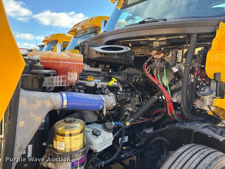 image for item ER4730 2020 Freightliner Cascadia 126 semi truck