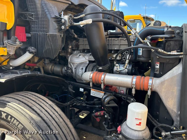 image for item ER4730 2020 Freightliner Cascadia 126 semi truck