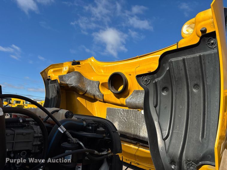 image for item ER4730 2020 Freightliner Cascadia 126 semi truck