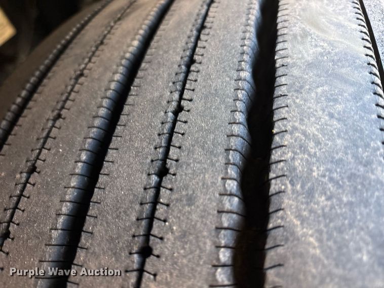 image for item ER4730 2020 Freightliner Cascadia 126 semi truck