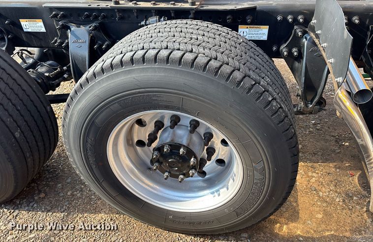 image for item ER4730 2020 Freightliner Cascadia 126 semi truck