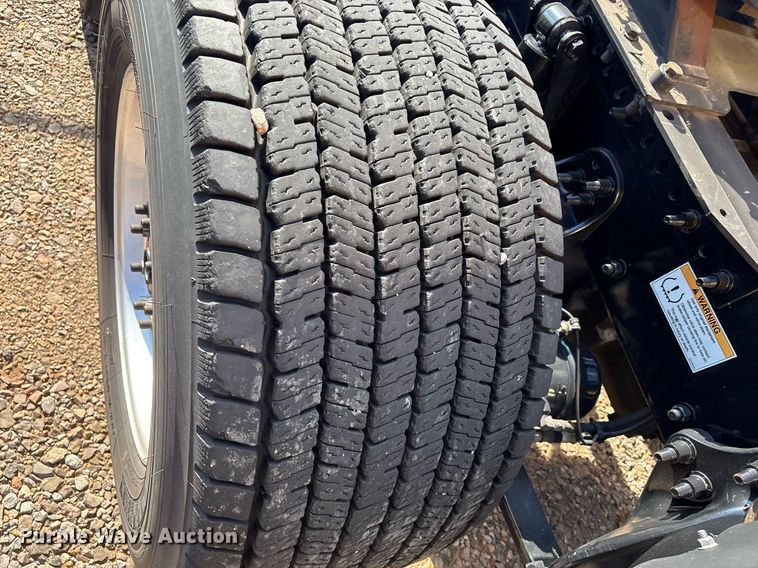 image for item ER4730 2020 Freightliner Cascadia 126 semi truck