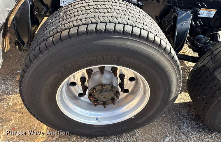 image for item ER4730 2020 Freightliner Cascadia 126 semi truck