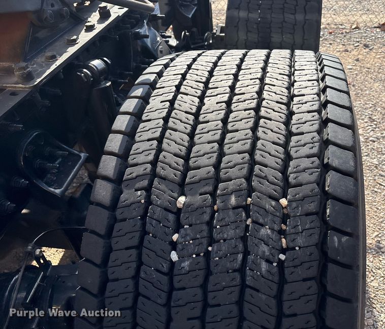 image for item ER4730 2020 Freightliner Cascadia 126 semi truck