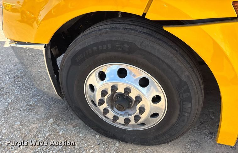 image for item ER4730 2020 Freightliner Cascadia 126 semi truck