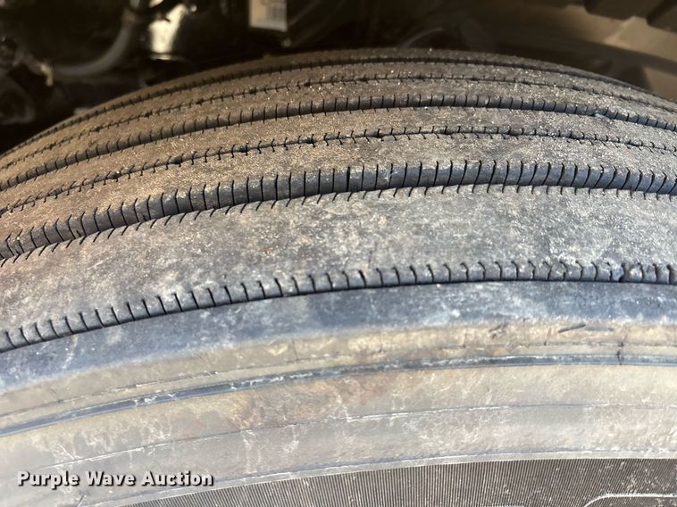 image for item ER4730 2020 Freightliner Cascadia 126 semi truck