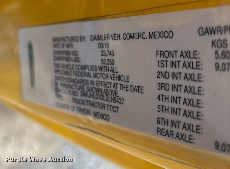 image for item ER4730 2020 Freightliner Cascadia 126 semi truck