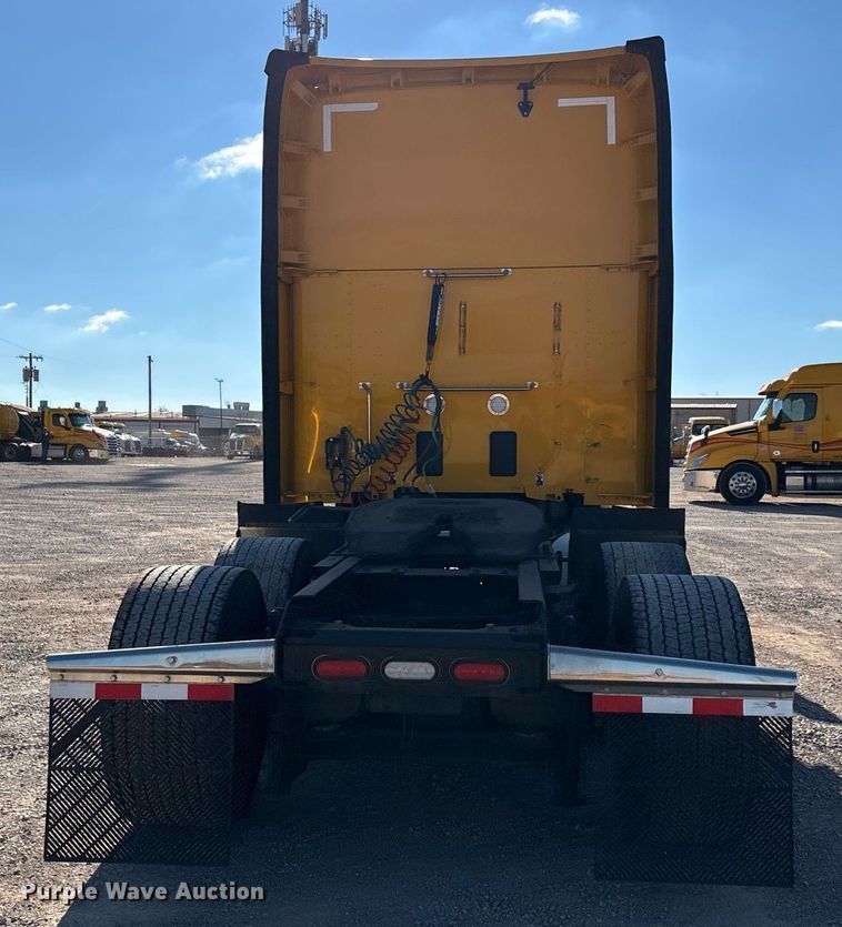 image for item ER4731 2021 Kenworth T680 semi truck