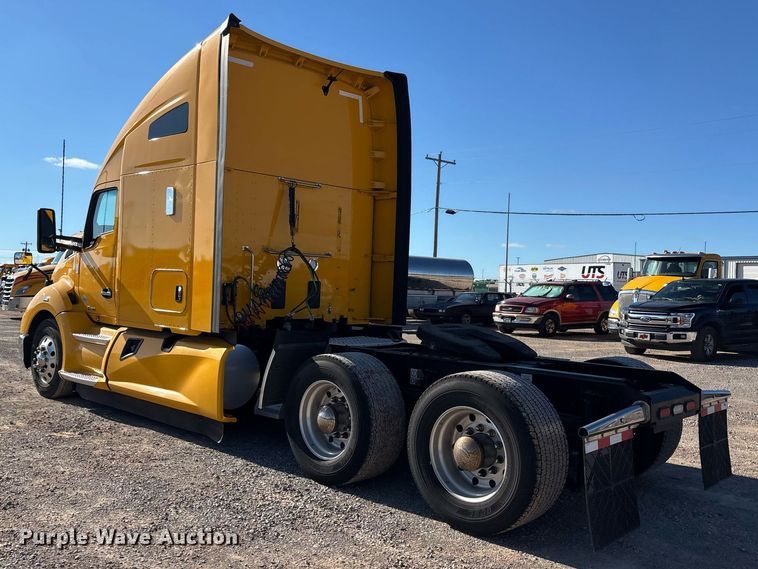 image for item ER4731 2021 Kenworth T680 semi truck