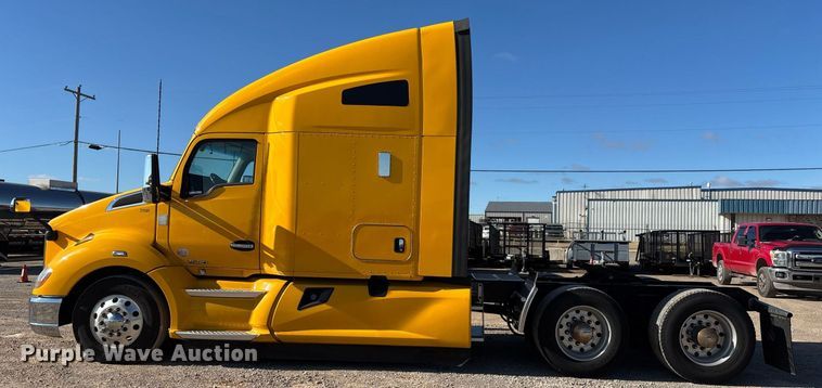 image for item ER4731 2021 Kenworth T680 semi truck