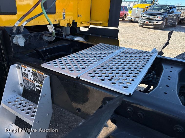 image for item ER4731 2021 Kenworth T680 semi truck