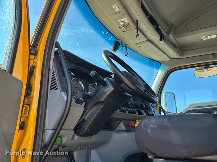 image for item ER4731 2021 Kenworth T680 semi truck