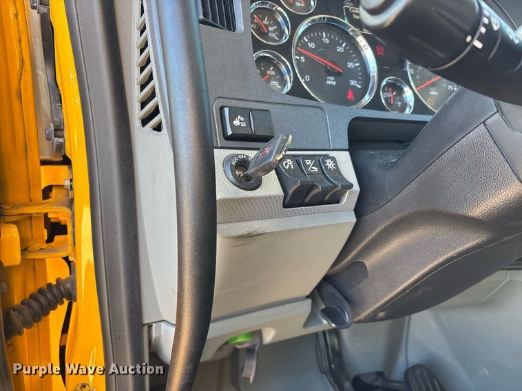 image for item ER4731 2021 Kenworth T680 semi truck