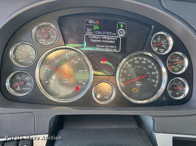 image for item ER4731 2021 Kenworth T680 semi truck