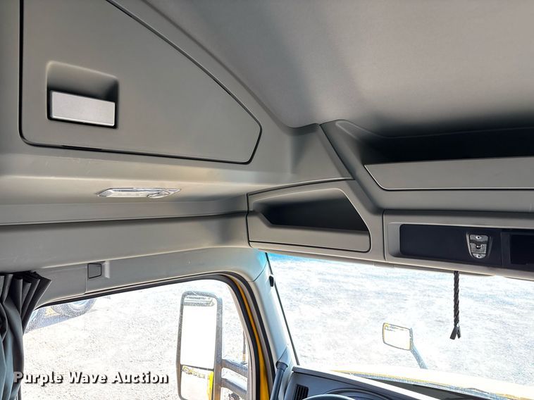 image for item ER4731 2021 Kenworth T680 semi truck