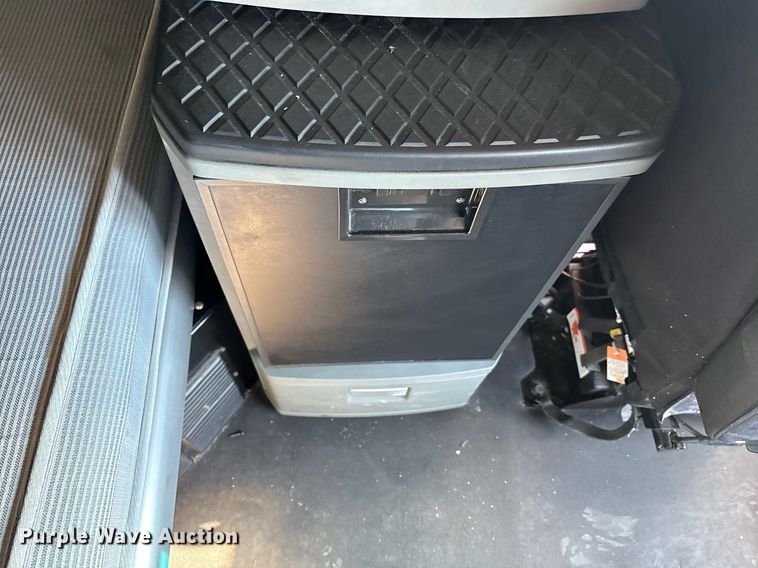 image for item ER4731 2021 Kenworth T680 semi truck