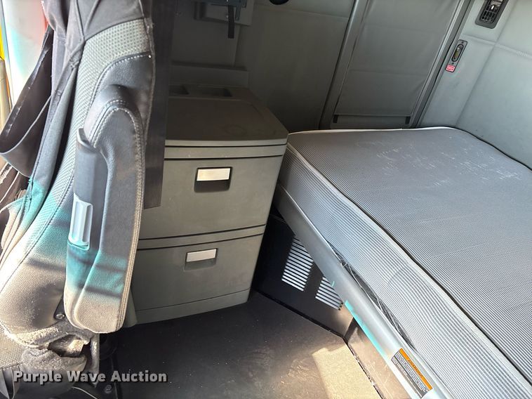 image for item ER4731 2021 Kenworth T680 semi truck